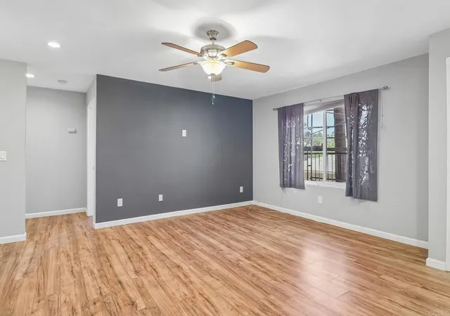 Listing Photo 3 - Condo for sale in building located at 552 Cyn Dr, Oceanside, CA 92054 - Unit #29