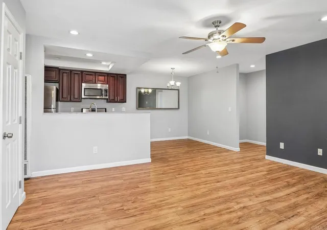 Listing Photo 5 - Condo for sale in building located at 552 Cyn Dr, Oceanside, CA 92054 - Unit #29