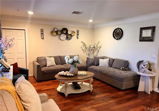 Photo 4 of Sale Pending at 4815 Olanda, Lynwood, CA 90262 | MLS# DW26192656 | Listing updated on 2026-09-21