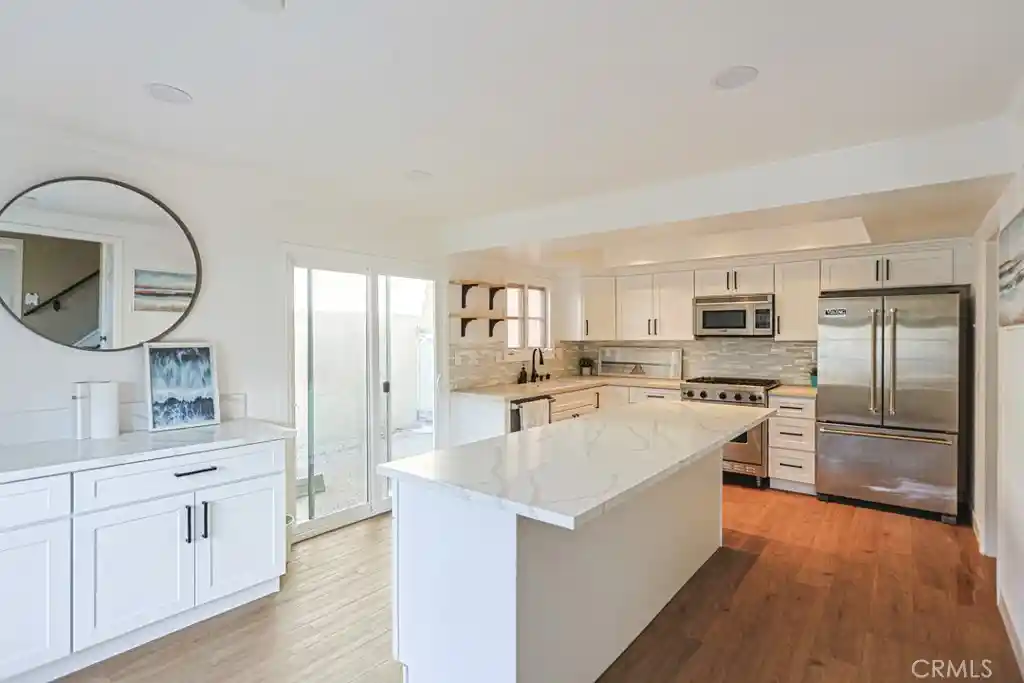 Listing Photo 2 - Condo for sale in 218 16th located at 218 16th, Huntington Beach, CA 92648 - Unit 218 16th