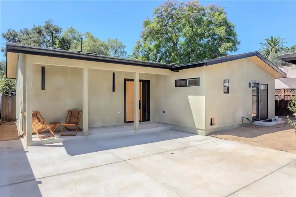 Photo 1 of Single family home for sale at 1701 N Oxford, Pasadena, CA 91104 | MLS# PF26192385 | Listing updated on 2026-10-18