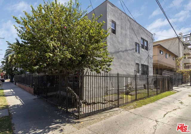 Listing Photo 5 - Condo for sale in building located at 1014 N El Centro Ave, Los Angeles, CA 90038