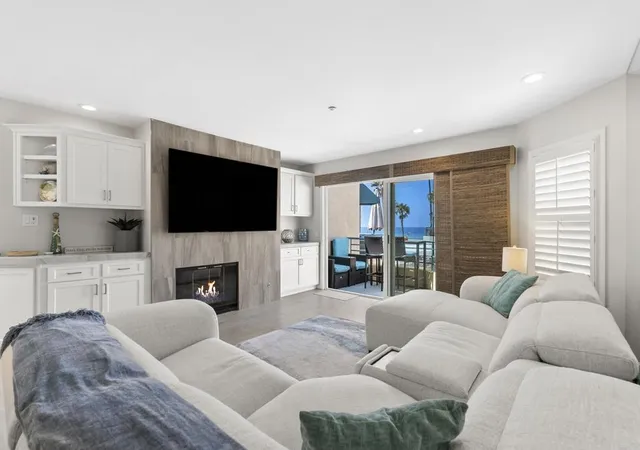 Listing Photo 3 - Condo for sale in building located at 400 N The Strand, Oceanside, CA 92054 - Unit #4