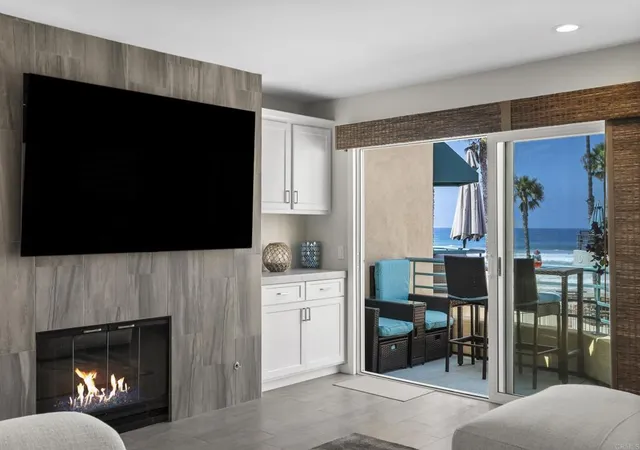 Listing Photo 4 - Condo for sale in building located at 400 N The Strand, Oceanside, CA 92054 - Unit #4