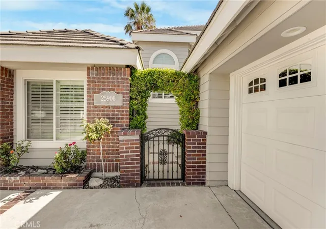 Photo 3 of Single family home for sale at 25906 Bellis Dr, Valencia, CA 91355 | MLS# SR26192577 | Listing updated on 2026-10-11
