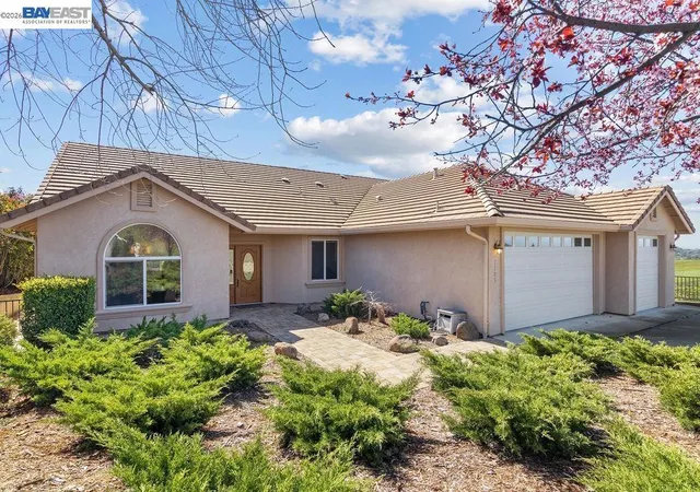 Photo 2 of Single family home for sale at 1105 Paradise Peak Rd, Valley Springs, CA 95252 | MLS# 41146993 | Listing updated on 2026-10-02