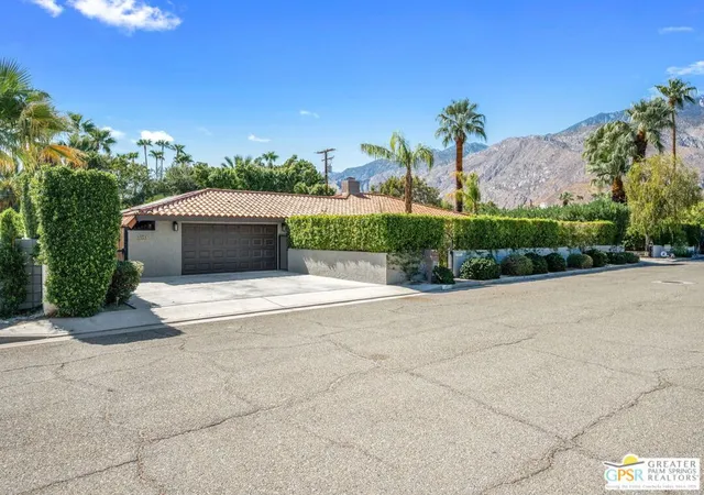 Photo 2 of Single family home for sale at 1471 E El Alameda, Palm Springs, CA 92262 | MLS# 26955267PS | Listing updated on 2026-09-13