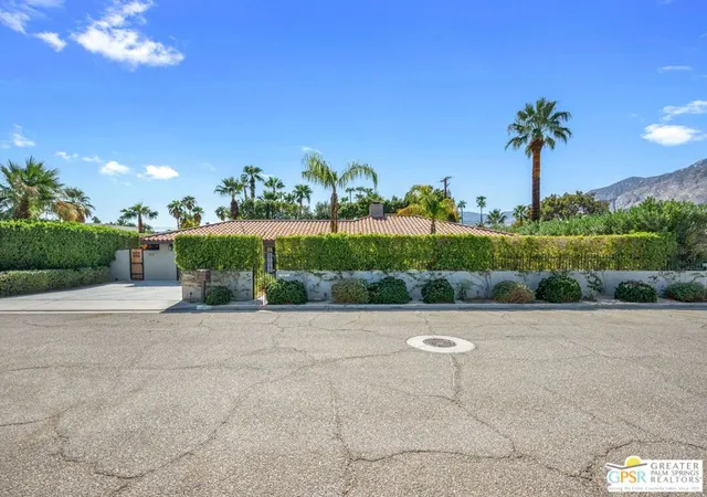 Photo 3 of Single family home for sale at 1471 E El Alameda, Palm Springs, CA 92262 | MLS# 26955267PS | Listing updated on 2026-09-13