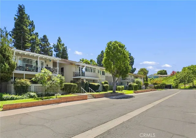 Listing Photo 2 - Condo for sale in building located at 36 Calle Aragon, Laguna Woods, CA 92637 - Unit #U