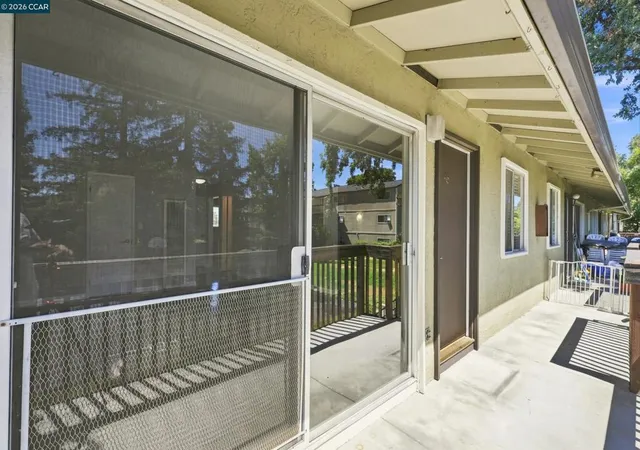 Listing Photo 5 - Condo for sale in building located at 1060 Oak Grv Rd, Concord, CA 94518 - Unit #46