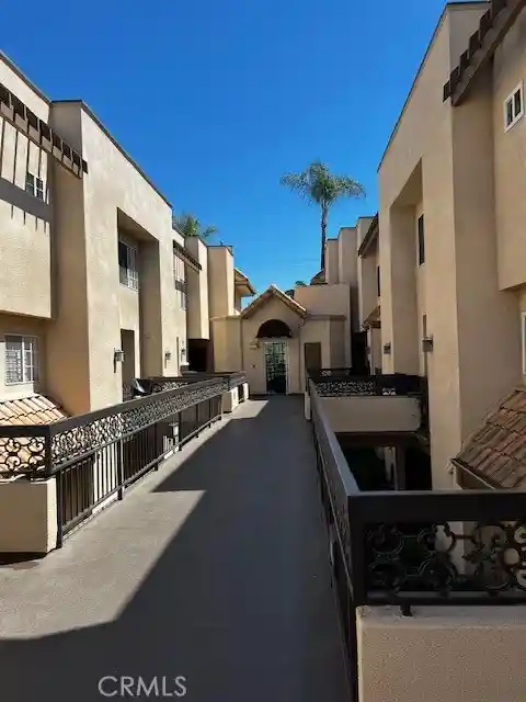 Listing Photo 2 - Condo for sale in 537 N Adams located at 537 N Adams, Glendale, CA 91206 - Unit #212