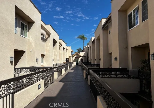 Listing Photo 3 - Condo for sale in building located at 537 N Adams, Glendale, CA 91206 - Unit #212