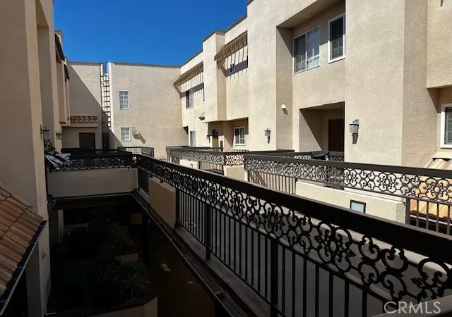 Listing Photo 4 - Condo for sale in building located at 537 N Adams, Glendale, CA 91206 - Unit #212