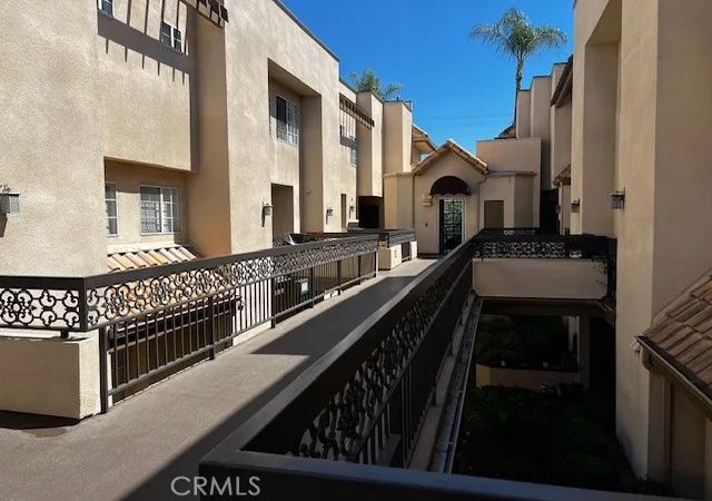 Listing Photo 5 - Condo for sale in building located at 537 N Adams, Glendale, CA 91206 - Unit #212