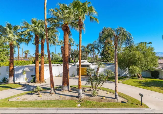Photo 1 of Single family home for sale at 76160 Fairway Dr, Indian Wells, CA 92210 | MLS# 219152202DA | Listing updated on 2026-10-07