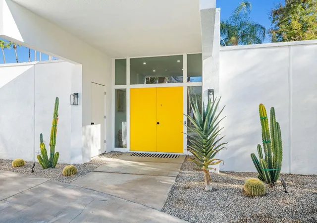 Photo 3 of Single family home for sale at 76160 Fairway Dr, Indian Wells, CA 92210 | MLS# 219152202DA | Listing updated on 2026-10-07