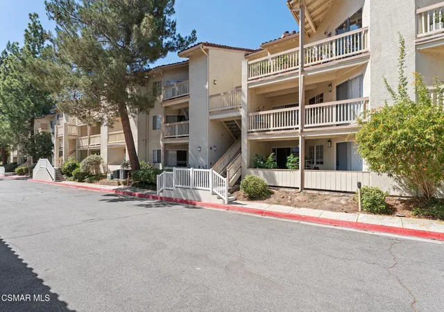 Photo 3 of Condo for sale at 5728 Oak Bnd Ln #208, Oak Park, CA 91377 | MLS# 226004187 | Listing updated on 2026-09-26