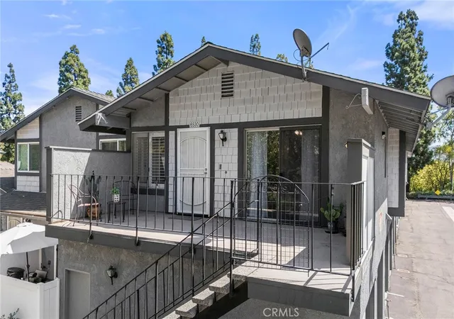 Listing Photo 2 - Condo for sale in building located at 6530 Shady Gate, Yorba Linda, CA 92886 - Unit #32