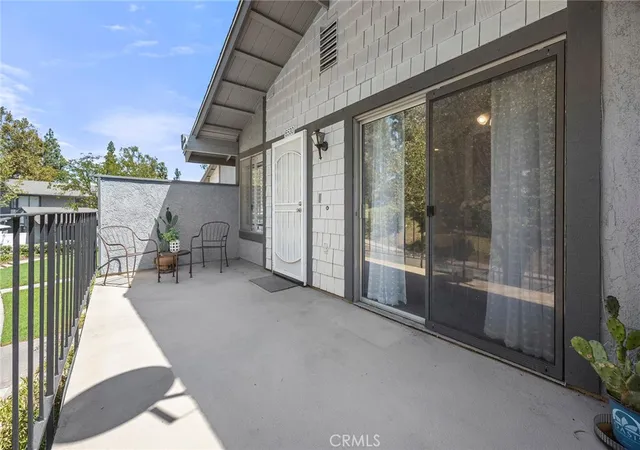 Listing Photo 3 - Condo for sale in building located at 6530 Shady Gate, Yorba Linda, CA 92886 - Unit #32