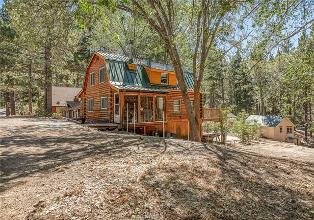 Photo 2 of Single family home for sale at 33421 Holcomb Crk, Green Valley Lake, CA 92341 | MLS# IG26193263 | Listing updated on 2026-09-13