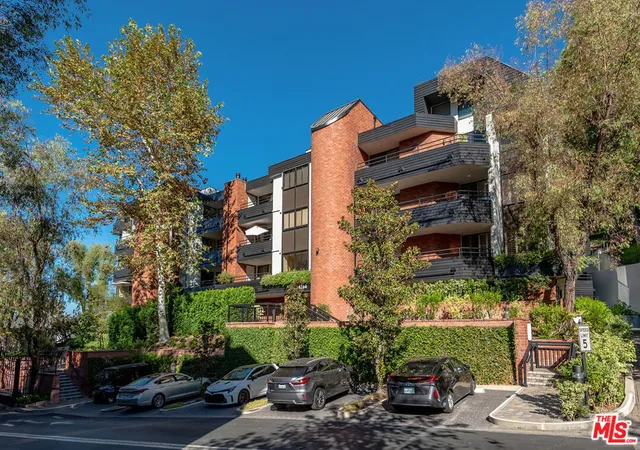 Condo for sale at 4784 Park Encino Ln #103, Encino, CA 91436 | MLS# 26885037