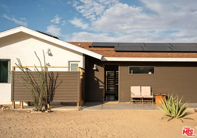 Photo 2 of Single family home for sale at 52733 Oak Dr, Pioneertown, CA 92268 | MLS# 26959919 | Listing updated on 2026-10-06