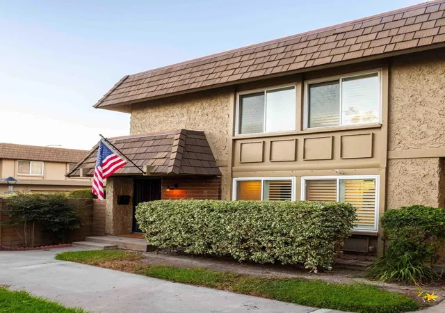 Townhouse for sale at 10382 Truckee River Ct, Fountain Valley, CA 92708 | MLS# 219152227PS