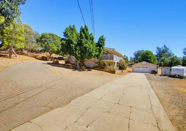 Photo 3 of Sale Pending at 1691 Roble Grande Rd, Alpine, CA 91901 | MLS# IV26191773 | Listing updated on 2026-10-07