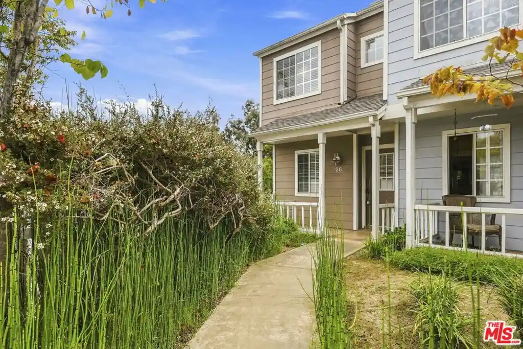 Listing Photo 2 - Condo for sale in 4692 Carpinteria Ave located at 4692 Carpinteria Ave, Carpinteria, CA 93013 - Unit #26