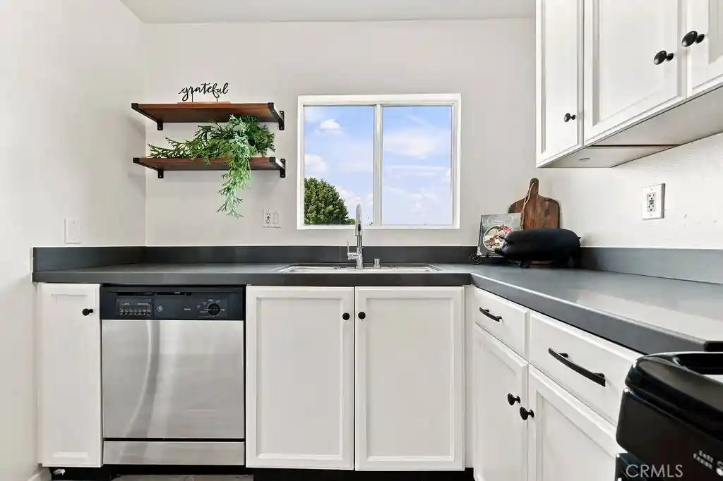 Condo for sale at 18350 Hatteras #211, Tarzana, CA 91356 | MLS# SR26192373