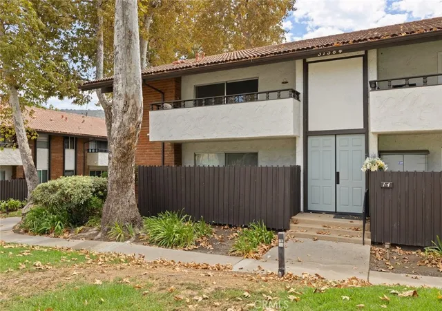 Listing Photo 3 - Condo for sale in building located at 31584 Agoura Rd, Westlake Village, CA 91361 - Unit #4