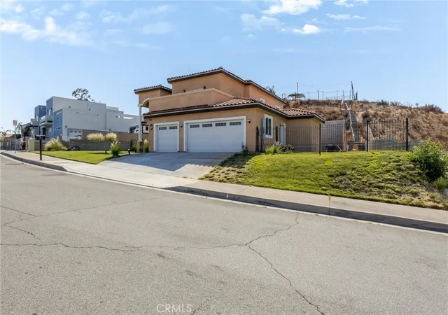 Photo 3 of Single family home for sale at 3550 Ridge Line, San Bernardino, CA 92407 | MLS# IG26192426 | Listing updated on 2026-09-13