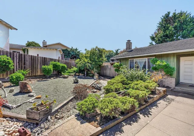 Photo 2 of Sale Pending at 25 Brook Ct, Watsonville, CA 95076 | MLS# ML82059982 | Listing updated on 2026-10-09