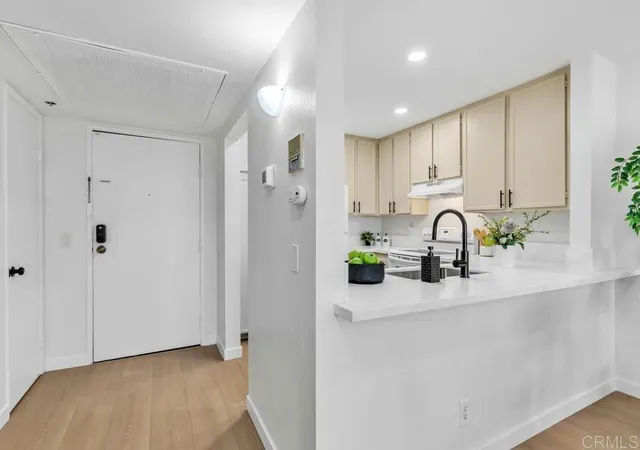 Listing Photo 3 - Condo for sale in building located at 5980 Dandridge Ln, San Diego, CA 92115 - Unit #225
