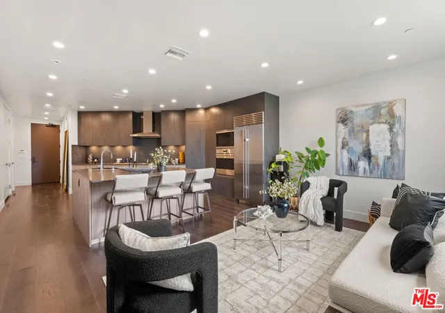 Photo 3 of Condo for sale at 724 N Croft Ave #301, Los Angeles, CA 90069 | MLS# 26965795 | Listing updated on 2026-10-08