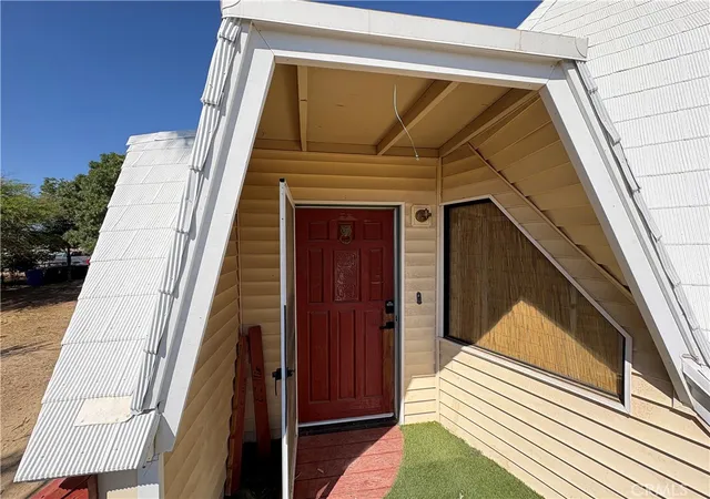 Photo 2 of Single family home for sale at 16810 Winona St, Victorville, CA 92395 | MLS# AR26193889 | Listing updated on 2026-09-04
