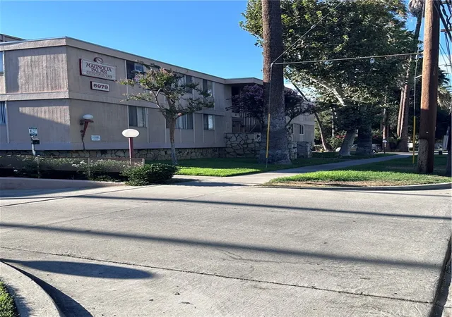 Listing Photo 1 - Condo for sale in building located at 6979 Palm Ct, Riverside, CA 92506 - Unit #211C