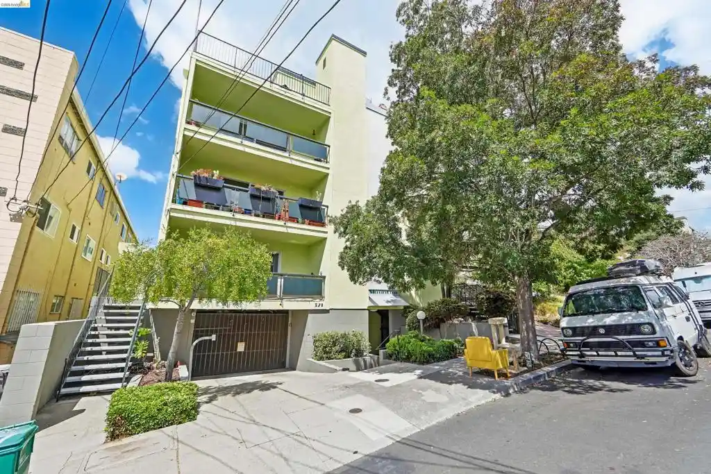 Listing Photo 1 - Condo for sale in 321 Warwick Ave located at 321 Warwick Ave, Oakland, CA 94610 - Unit #303