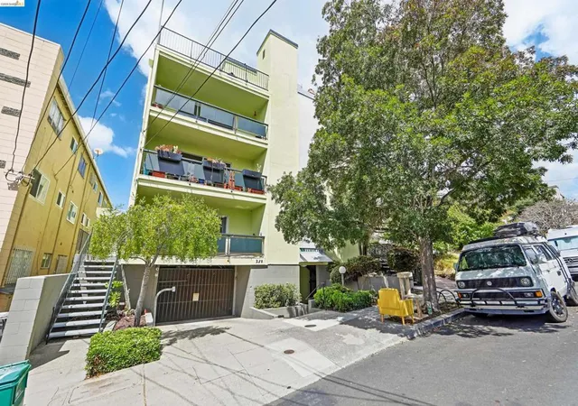 Listing Photo 1 - Condo for sale in building located at 321 Warwick Ave, Oakland, CA 94610 - Unit #303