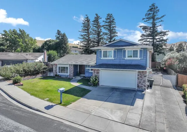 Photo 3 of Single family home for sale at 2353 Silver Crk Cir, Antioch, CA 94509 | MLS# ML82060033 | Listing updated on 2026-10-12