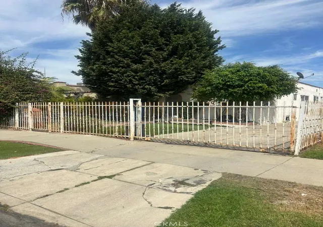 Photo 2 of Single family home for sale at 6534 4th, Los Angeles, CA 90043 | MLS# DW26193684 | Listing updated on 2026-09-13