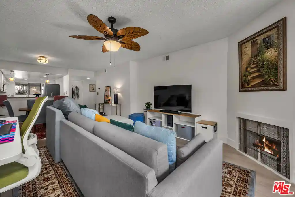 Listing Photo 2 - Condo for sale in 620 W Hyde Park Blvd located at 620 W Hyde Park Blvd, Inglewood, CA 90302 - Unit #111