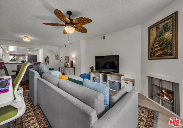 Listing Photo 2 - Condo for sale in building located at 620 W Hyde Park Blvd, Inglewood, CA 90302 - Unit #111