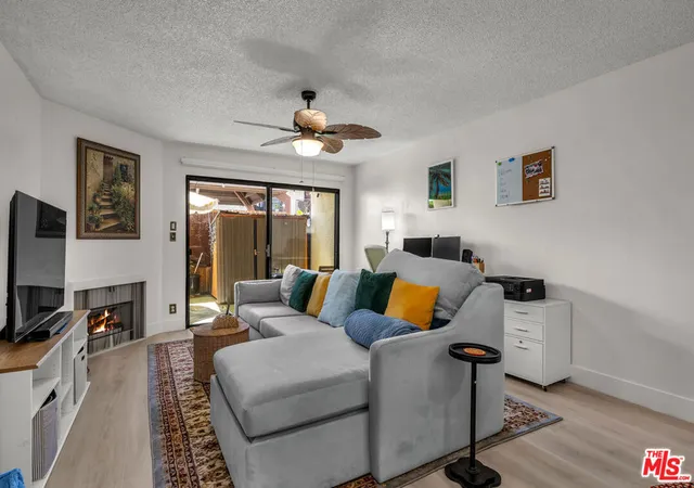 Listing Photo 5 - Condo for sale in building located at 620 W Hyde Park Blvd, Inglewood, CA 90302 - Unit #111