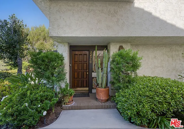 Photo 2 of Condo for sale at 1476 Palisades Dr, Pacific Palisades, CA 90272 | MLS# 26973569 | Listing updated on 2026-10-02