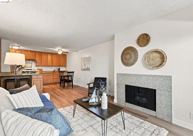 Listing Photo 3 - Condo for sale in building located at 955 Shorepoint Ct, Alameda, CA 94501 - Unit #208