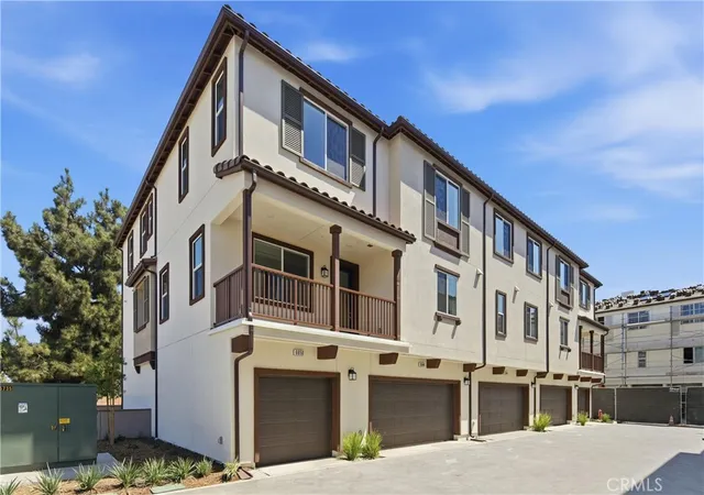 Townhouse for sale at 6648 Via Vista, Pico Rivera, CA 90660 | MLS# IV26194038