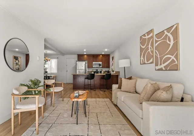 Listing Photo 2 - Condo for sale in building located at 8332 Regents Rd, San Diego, CA 92122 - Unit #1L