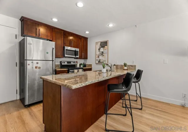 Listing Photo 5 - Condo for sale in building located at 8332 Regents Rd, San Diego, CA 92122 - Unit #1L