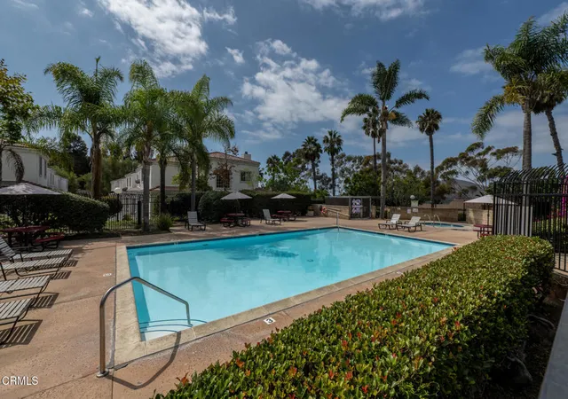 Listing Photo 2 - Condo for sale in building located at 771 Seneca St, Ventura, CA 93001 - Unit #D43